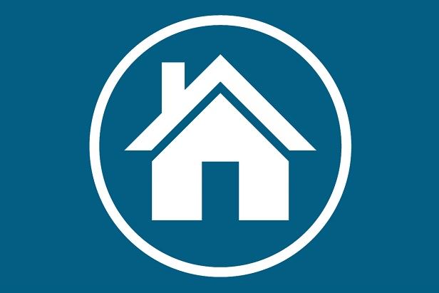 Illustration av ett vitt hus på mörkblå bakgrund för Svanenmärkta hus