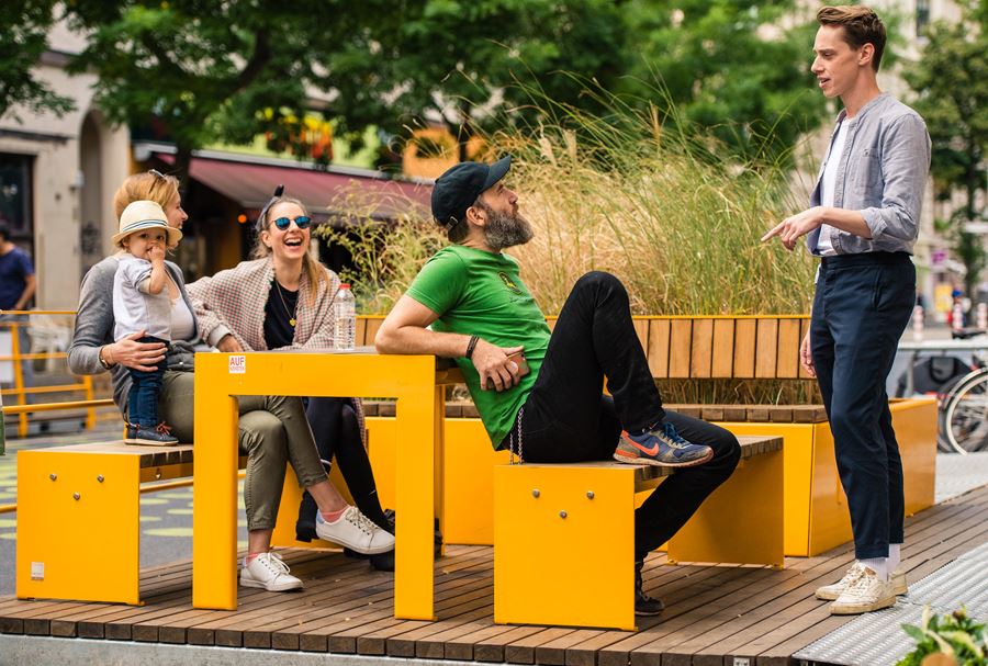 Vestres möbler bidrar till inkluderande stadsdelar för alla att ta del av